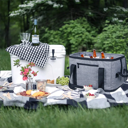 Insulated picnic soft sided cooler 