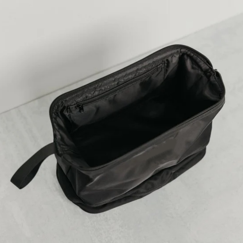Compact travel organizer for toiletries
