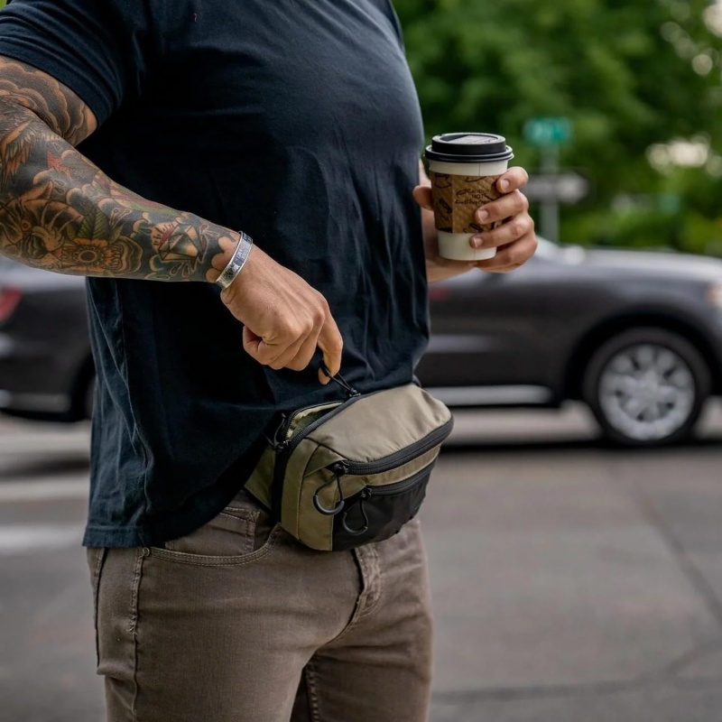 Compact waist bag for everyday use